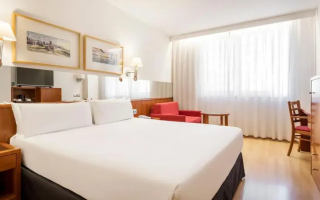 Отель Ilunion Les Corts Spa