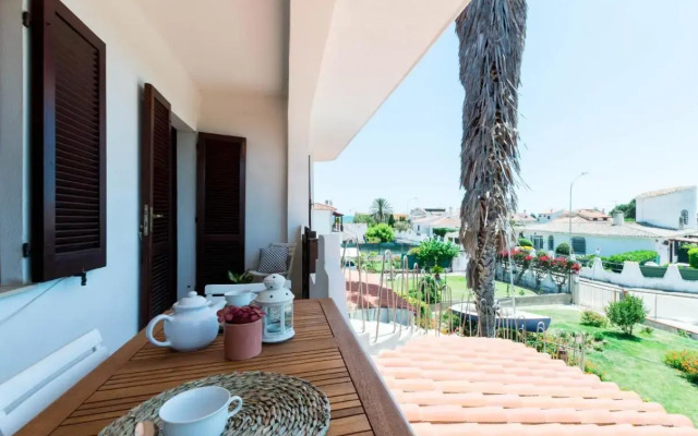 Spazioso Appartamento al Mare con Giardino