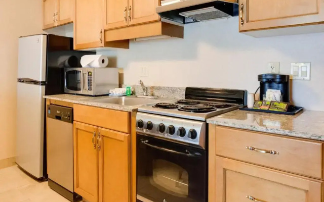 Promenade Inn & Suites Oceanfront