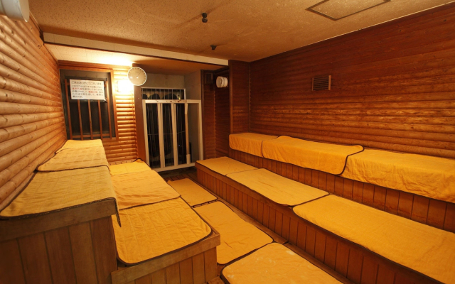 Shinjuku Kuyakusho-mae Capsule Hotel