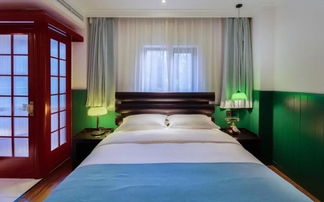 Zheda Yuanzheng Lanshe Hotel