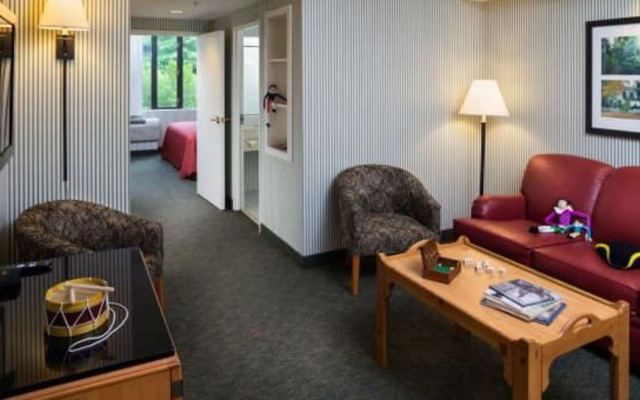 Williamsburg Woodlands Hotel & Suites, an official Colonial Williamsburg Hotel