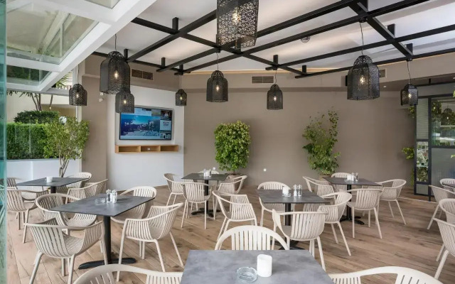 Atrion Hotel