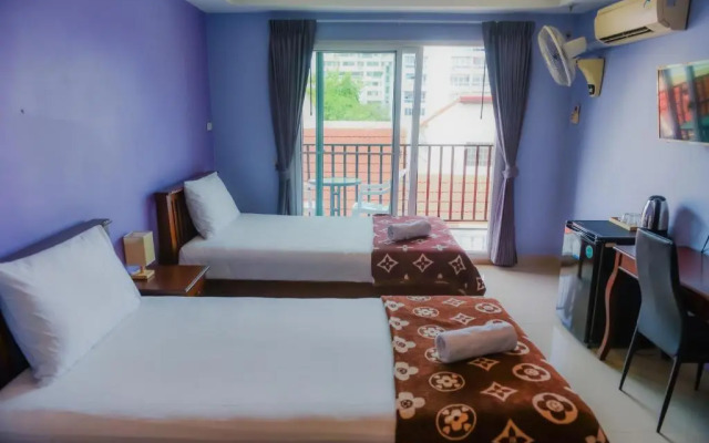 Patumnak Beach Guesthouse