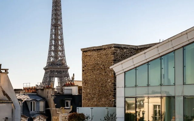 La Clef Tour Eiffel Paris by The Crest Collection