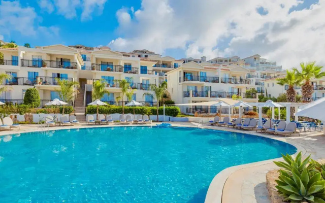 WellClub Family Wellness & Sea View Suites