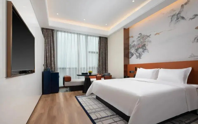 Pinghu Overseas Chinese Hotel