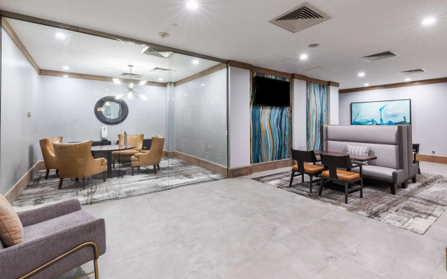 DoubleTree by Hilton Tulsa - Warren Place