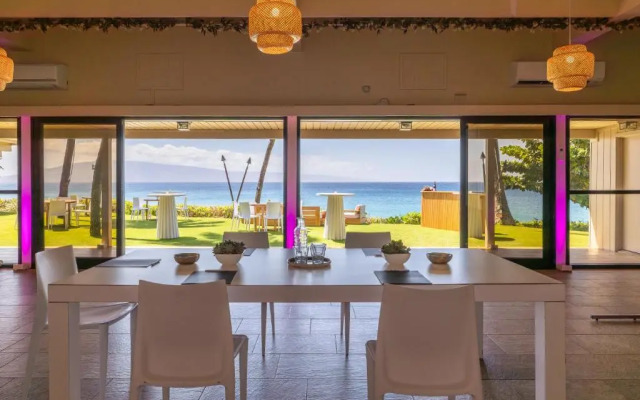 Royal Lahaina Resort & Bungalows