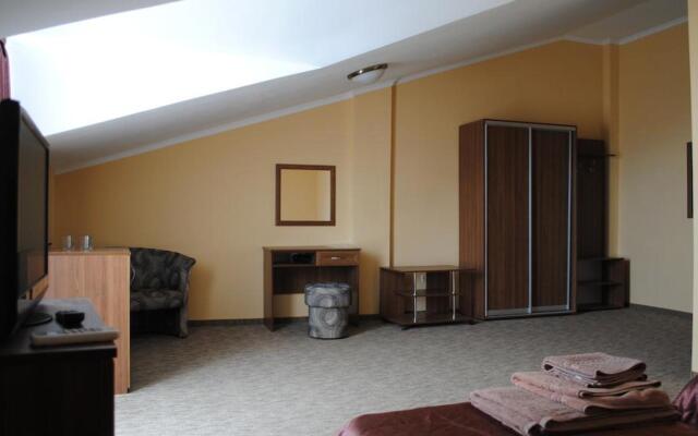 Triskele Hotel