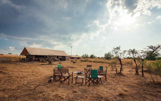 Gnu Mara River Camp