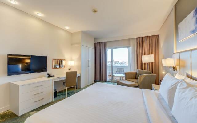 Millennium Lakeview Hotel