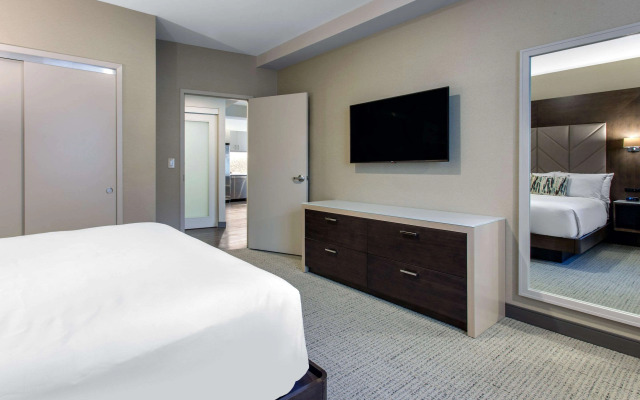 Cambria Hotel Downtown-Center City