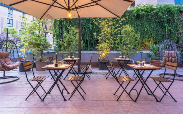 Отель Leonardo Hotel Milan City Center