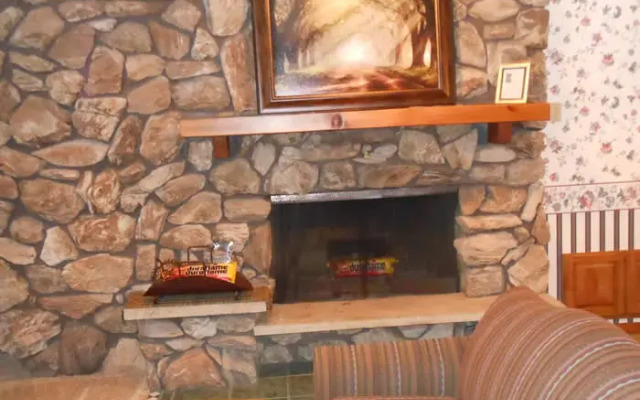 Rustic Manor Motor Lodge
