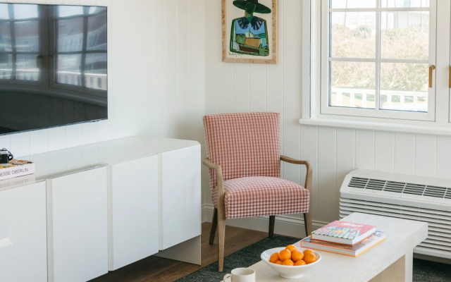 Bay Shores Peninsula Hotel
