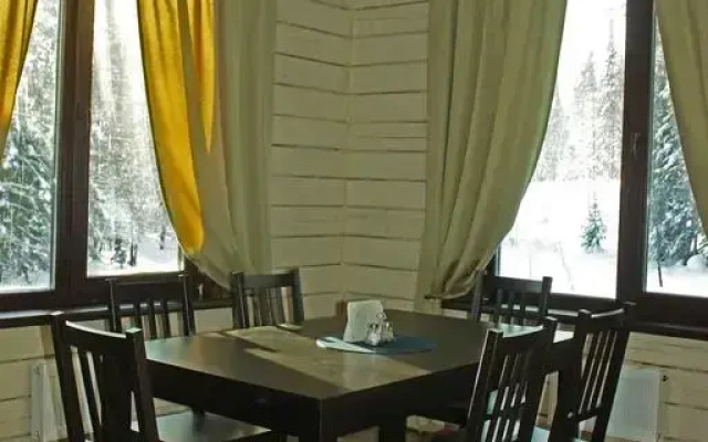 Vitrazhi Hotel