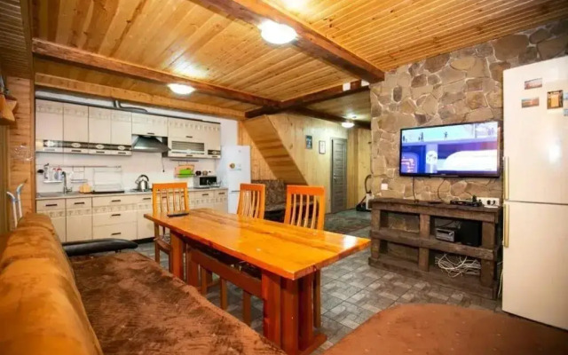 Guest House in Dombay Gostevoj dom v Dombae