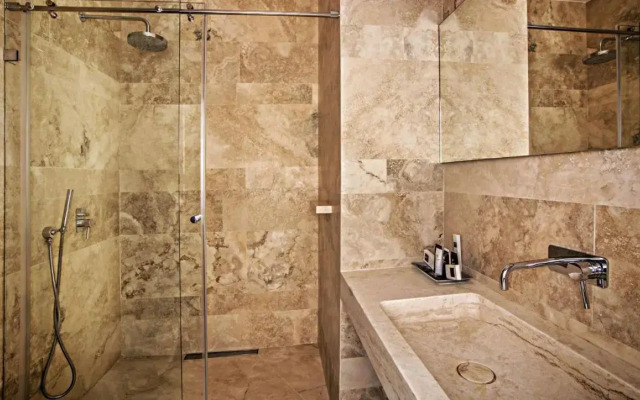 Golden Crown Hotel