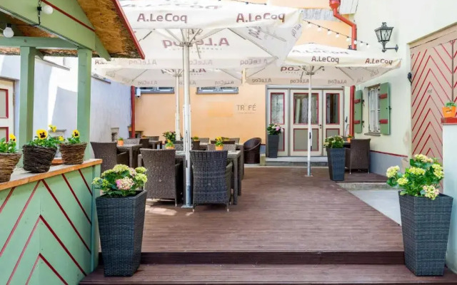 Meriton Old Town Garden Hotel