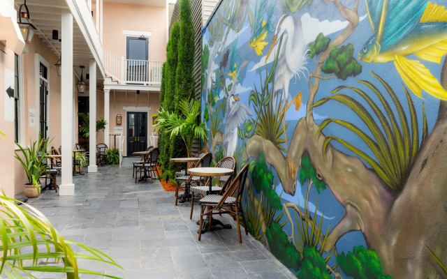 Garden District Hotel