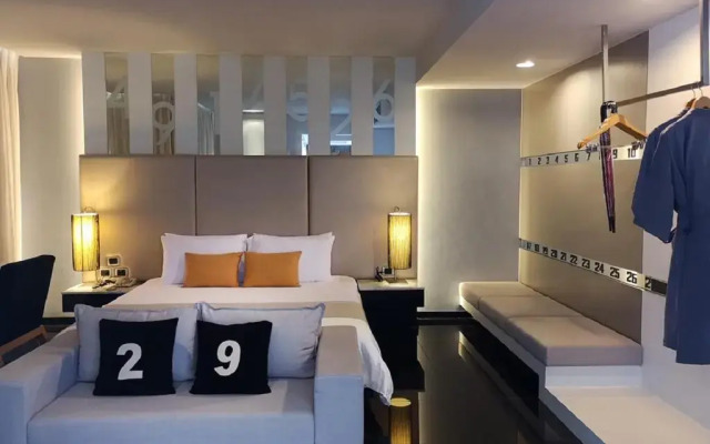 Tsix5 Hotel