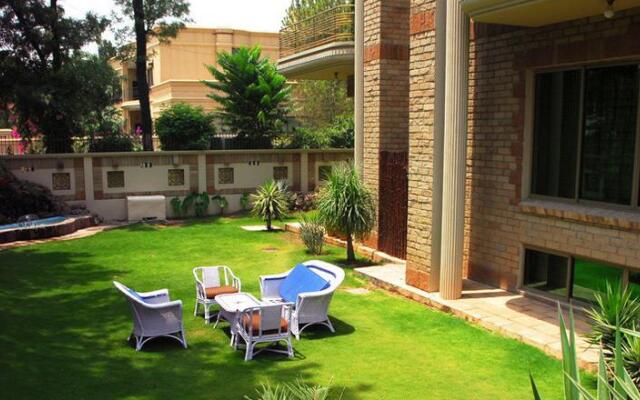 Avari Xpress Residence School Road