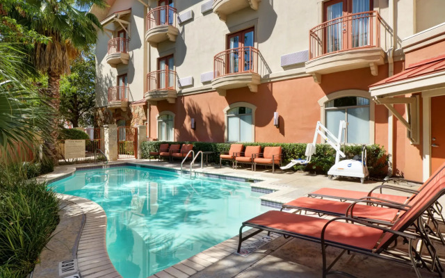 Hotel Indigo San Antonio Riverwalk by IHG