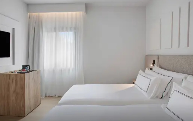 Melia Double room (full double bed) (bed type is subject to availability)