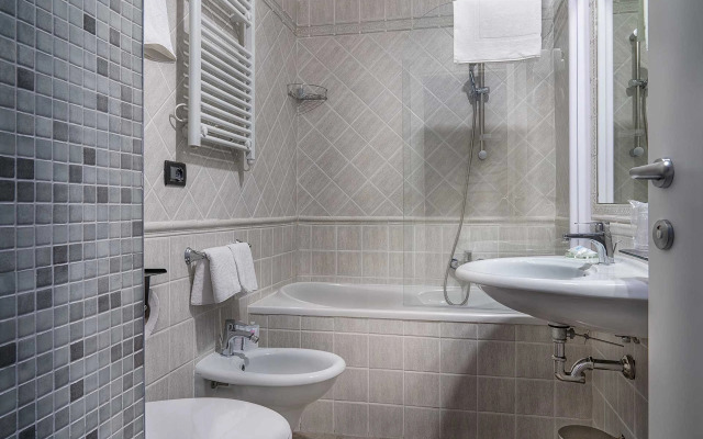 Отель Varese Roma