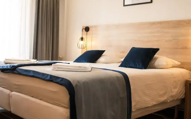 Gold Hotel