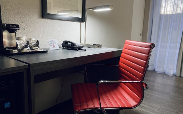Ramada by Wyndham Hartford North / Bradley Airport