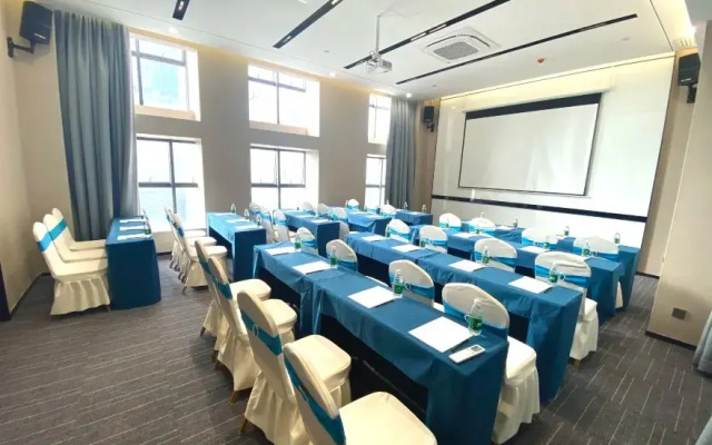 Atour Hotel Guangzhou South High-speed Railway Station