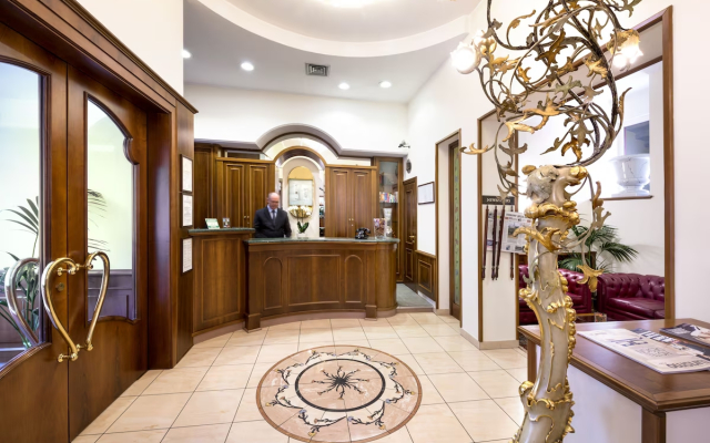 Lancaster Hotel