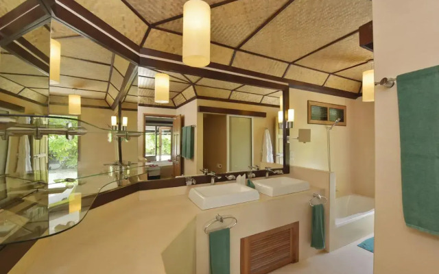 Angaga Island Resort & Spa