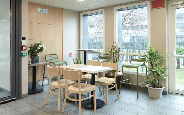 B&B HOTEL Orly Chevilly Marché International