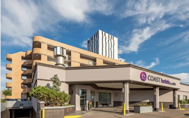 Coast Calgary University Area Hotel by APA