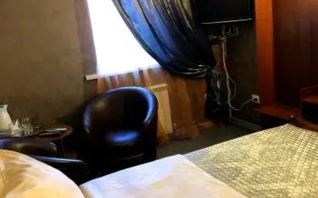 Parallel Hotel