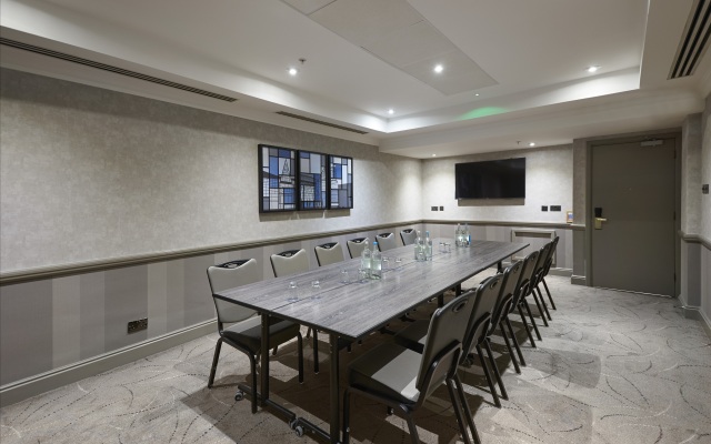 DoubleTree by Hilton Dartford Bridge