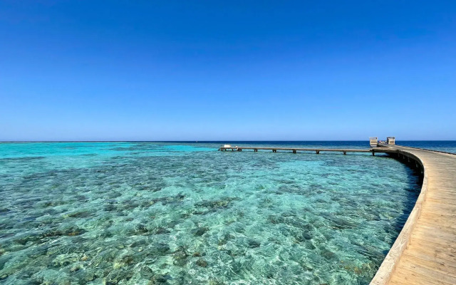 The Breakers Diving & Surfing Lodge