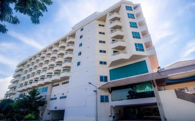 Sea Breeze Jomtien Resort (SHA Extra Plus)