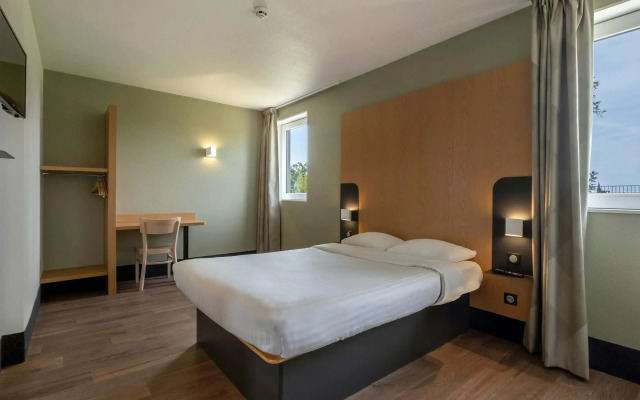 B&B HOTEL Niort Marais Poitevin Est