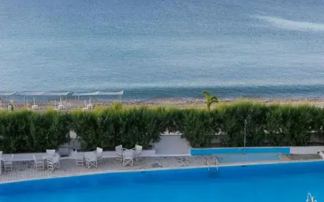 The Grove Seaside Hotel