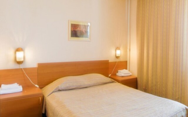 Ark-otel'