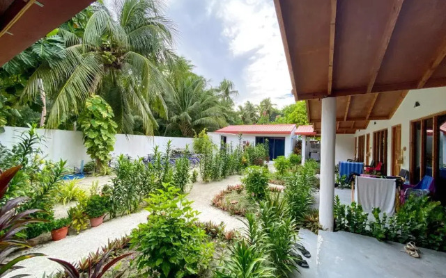 Thoddoo Beach Holiday Inn