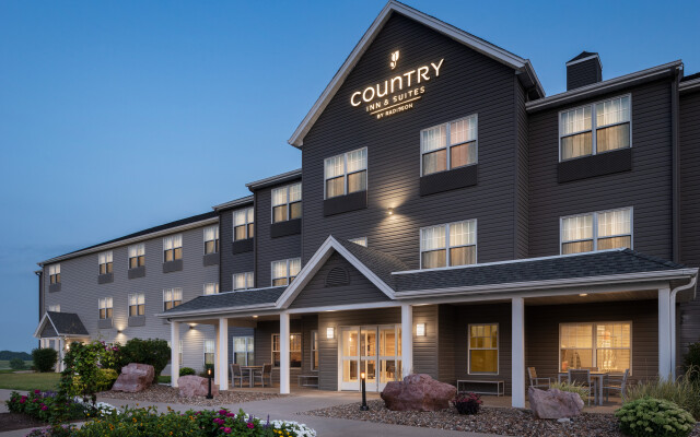 Country Inn & Suites by Radisson, Pella, IA