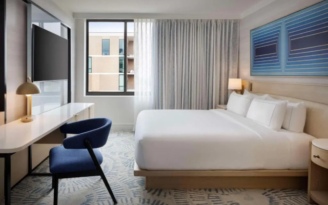 The Highland Dallas, Curio Collection by Hilton