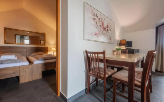 Aparthotel Plat