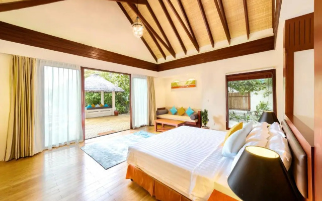 Furaveri Maldives Hotel