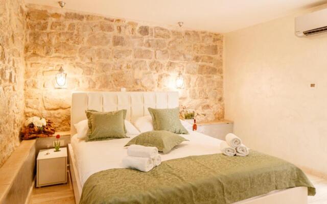 Stone House Luxury Rooms